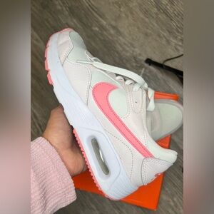 Nike air max CW4554-601 Women's Athletic Shoes White and Pink size 6.5 Skechers